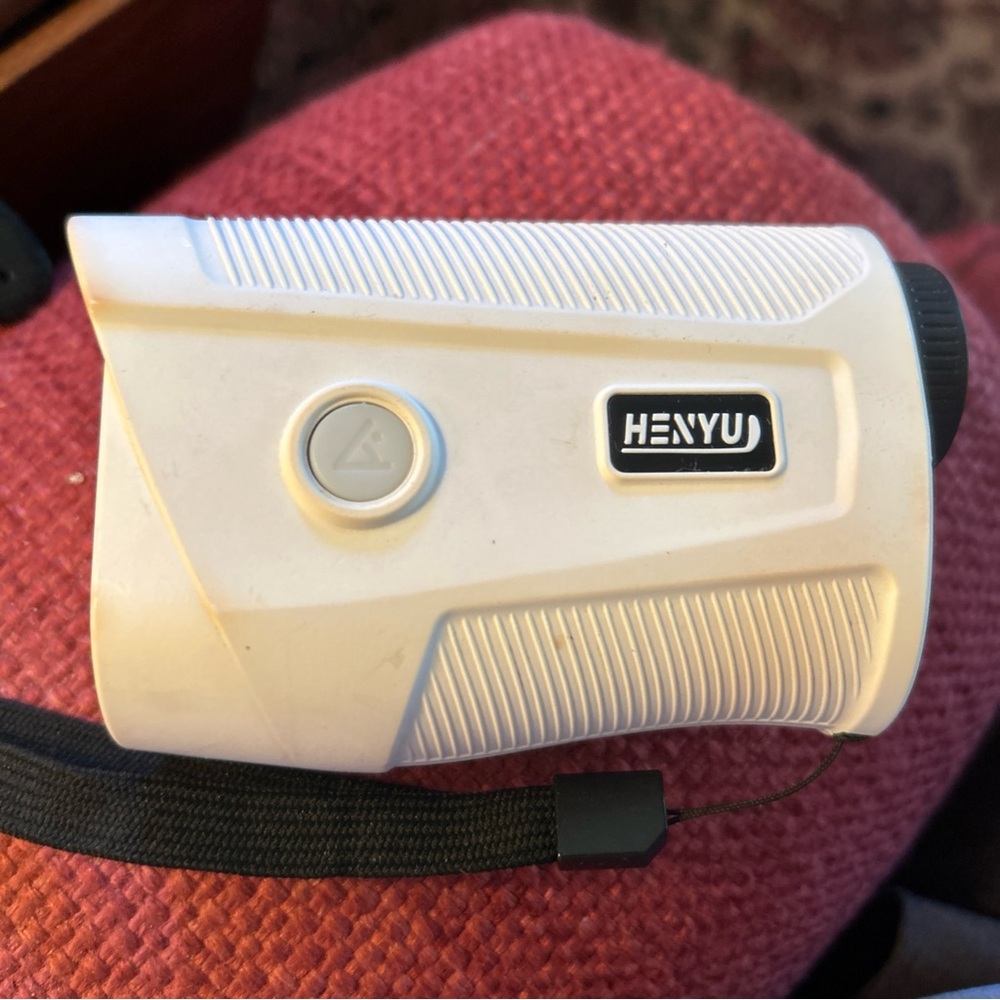White Rangefinder by Henyu